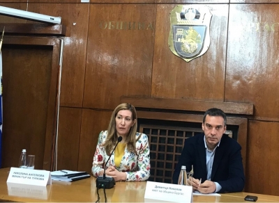 Министър Ангелкова в Бургас: Ще правим интензивни съвместни проверки 