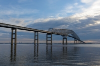 Част от 3-километров мост Key Bridge в Балтимор се срути след удар с кораб