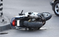 Мотоциклетист приет в болница, минал на червено и се врязал в „Ауди“