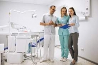 В Бургас вече може да се запише паралелка "сестра на дентален лекар"