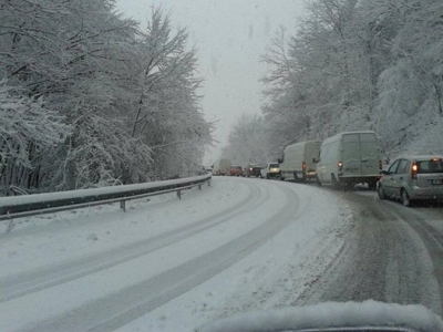 Спират камионите в Котленския проход, чака се силен сняг