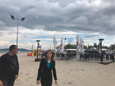 Министърът на туризма направи инспекция на морски плаж Бургас-централен