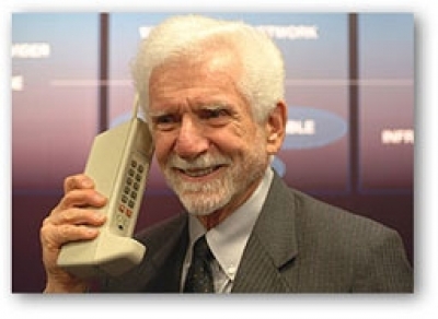 44 години от първия разговор по мобифон