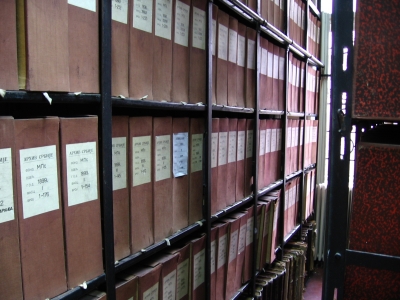 Показват документ на 250 години, съхраняван в бургаския архив