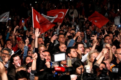 След анулирания вот за кмет на Истанбул: удари по тенджери и остра реакция на ЕС