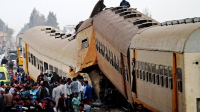 Десетки убити и ранени при влакова катастрофа в Египет