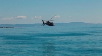 Военен вертолет падна в морето, трима пострадаха