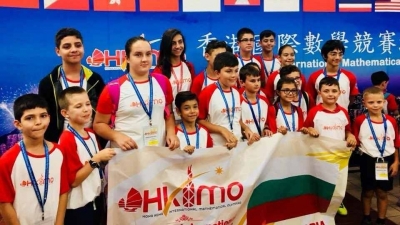 22 медала донесаха младите ни математици от олимпиада в Хонг Конг