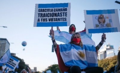 Хиляди на протест в Аржентина против Covid-мерките