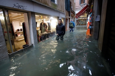 Нова "висока вода" потопи Венеция 