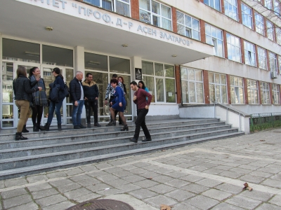 Университет „Проф. д-р Асен Златаров“ отваря  пред студентите  портал  към  нови светове