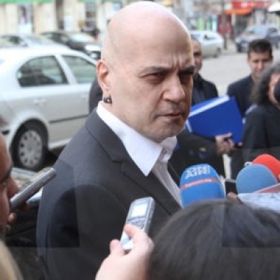 Съдът: Референдумът на Слави Трифонов не е задължителен