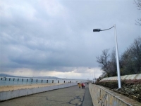 Монтираха последните нови стълбове на крайбрежната алея