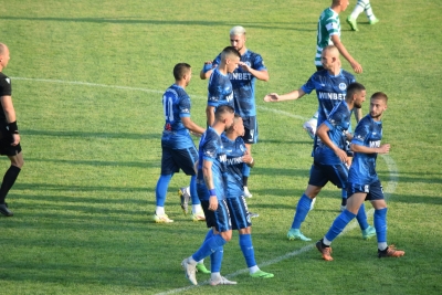 Черноморец Бургас загуби при завръщането си във Втора лига след осемгодишно отсъствие от професионалния футбол.