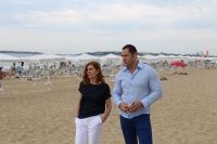 Министър Ангелкова се включи в проверката на плажната ивица на Слънчев бряг