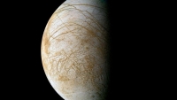 Откриха огромни количества вода в атмосферата на юпитеровата луна Европа