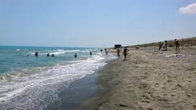 Плажът на къмпинга край Ахелой изчезва