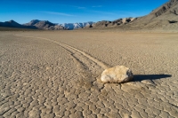 Каква е тайната на движещите се камъни в Долината на смъртта