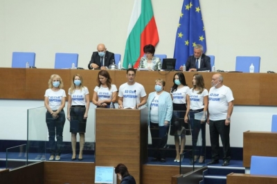Депутатите от „Воля“ с тениски „Аз съм Марешки“