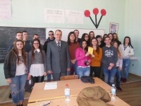Бургаски съдия и тийнейджъри в разговор за Конституцията