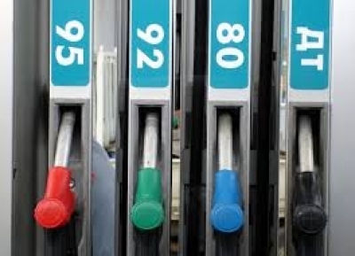Големите вериги вдигнаха цената на бензина