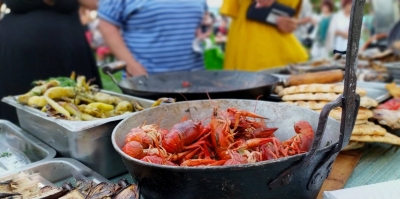 Бургас изпраща лятото с фестивал на рибата и виното
