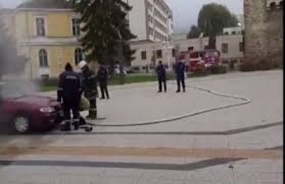 Екшън във Враца: Мъж заля полицаи с бензин и опита да ги подпали