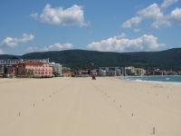 Три хотела в Слънчев бряг вече работят и посрещат български туристи