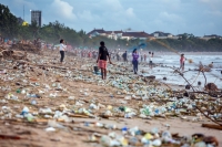 Плажовете на Индонезия затрупани с отпадъци