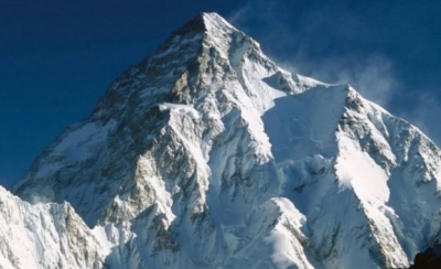 Кошмарът на К2 продължава - издирват трима топ алпинисти, поели към върха