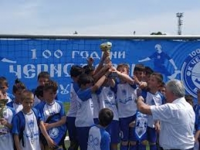 Турнир "Децата и футбола" събира 8 отбора на стадион"Черноморец", наградите са повече от атрактивни