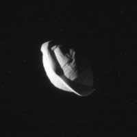 НАСА: Около Сатурн се рее ”космически пелмен”