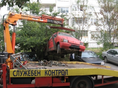 Община Бургас освободи 225 паркоместа от стари автомобили през 2022 година