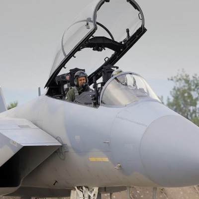 Президентът пилотира изтребител F-15C 