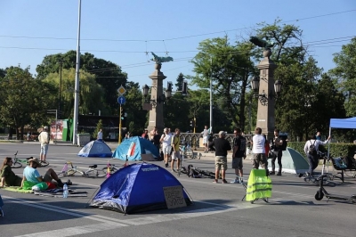 Остават блокирани трите възлови кръстовища в София 
