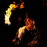 Популярният чешки цирков артист Ондра Хунал ще гостува в Бургас със супер огнено шоу „Полетът на Жар птицата"
