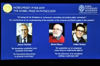 Връчиха Нобелова награда за физика