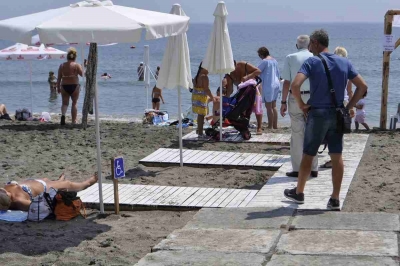 Провериха достъпни ли са плажовете за хора с увреждания