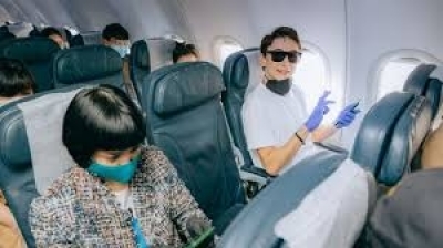 Бой в самолет заради пътник без маска