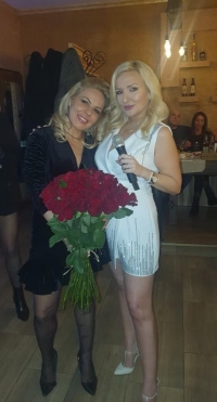 Музикална звезда запя на рождения ден на бургаската красавица Диана Велева