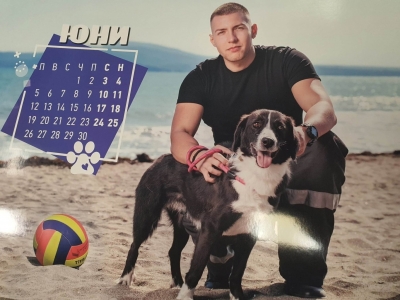 Община Бургас отпечата благотворителни календари, със съдействието на бургаските огнеборци, в подкрепа на кучетата от приюта 