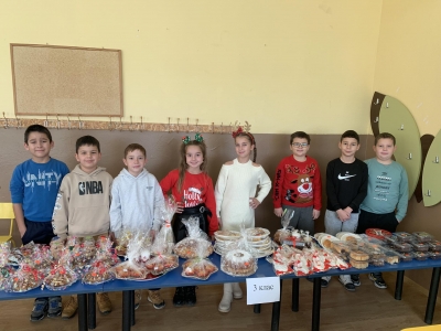 Коледен благотворителен базар в ОУ “Св. св. Кирил и Методий” в село Карагеоргиево