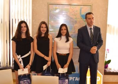 Кметът Николов се срещна с бургаски ученици за пример