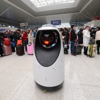 Робот-полицай ще пази китайските гари