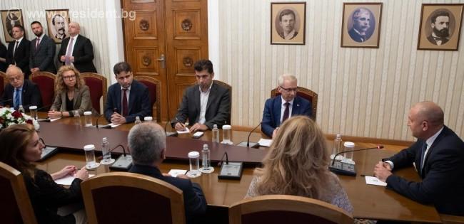 Държавният глава се срещна с представители на парламентарната група на „Продължаваме промяната – Демократична България“