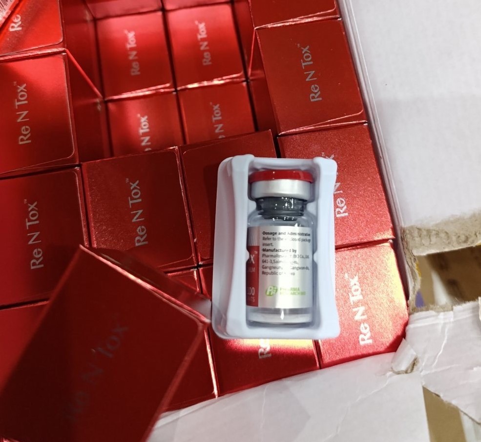 Митнически служители от София задържаха над 200 контрабандни флакона с корейски ботулинов токсин