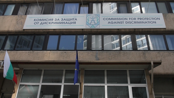 КЗД се самосезира заради сваленото от самолет дете в инвалидна количка