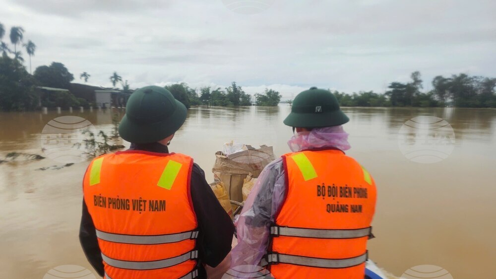 37 загинали и петима изчезнали при поройните валежи и наводнения във Виетнам