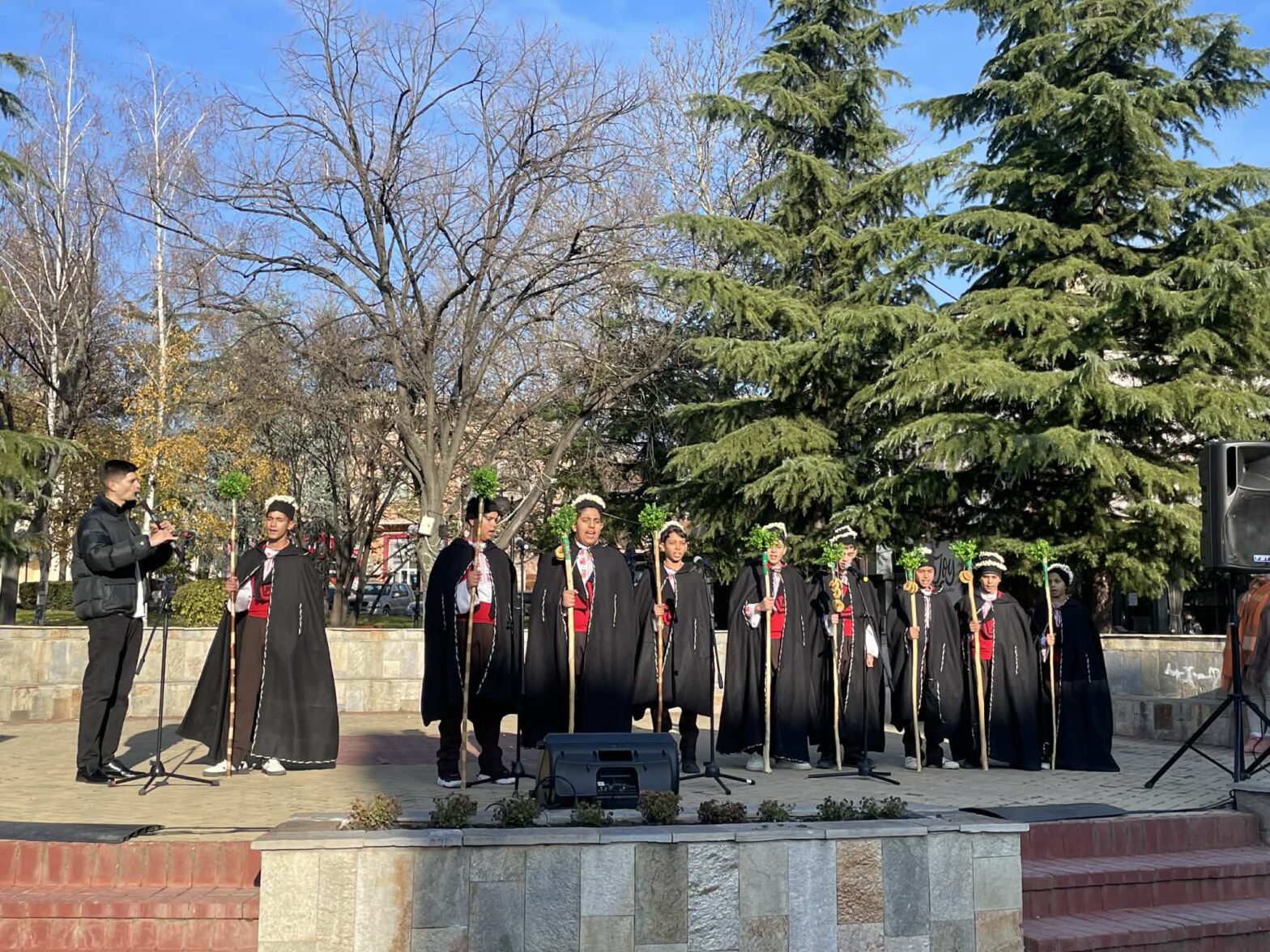 Ученици от ОУ „Атанас Манчев“ с блестящо участие в Традиционния „Коледарски празник 2025“