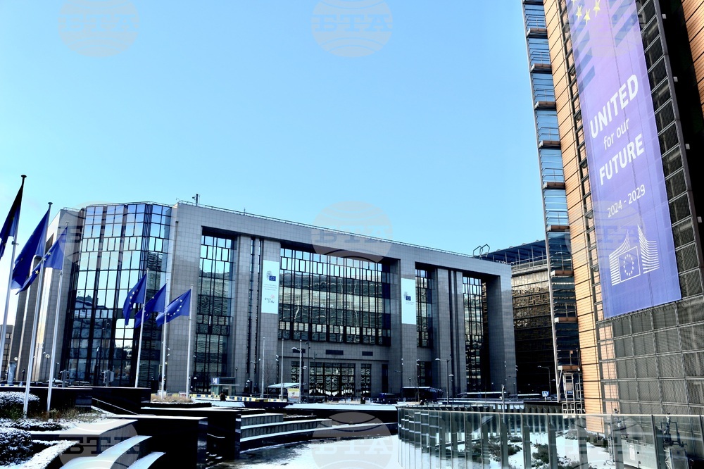 Европейската комисия предвижда до края на годината да предложи въвеждане на забрана за внос на руски петрол в ЕС